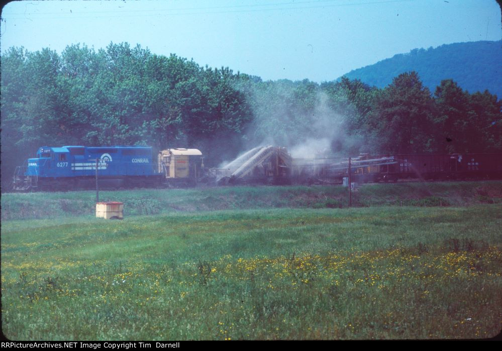 CR 6277 on a Speno train